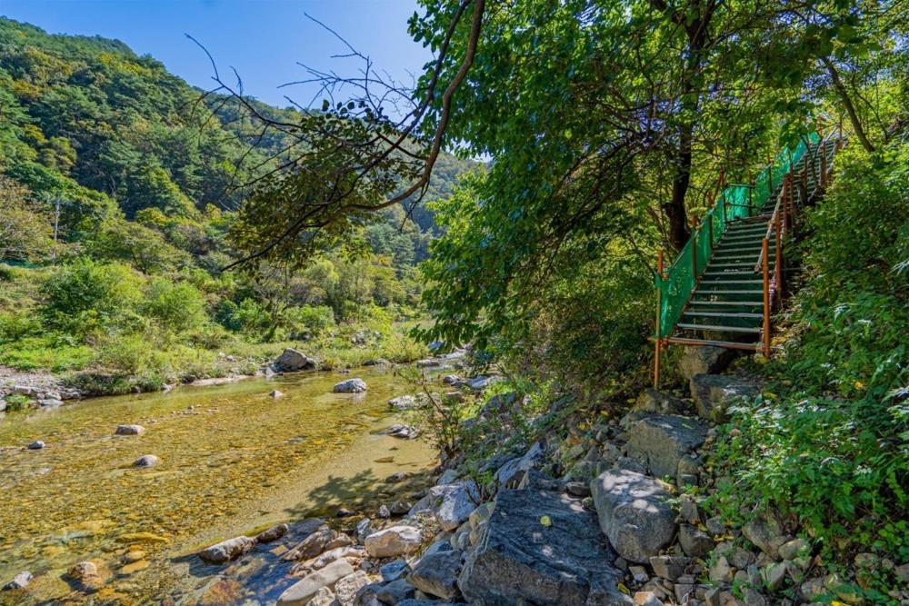 Hotel Kim Satgat Heukjib Yiyagi Yeongwol Exteriér fotografie