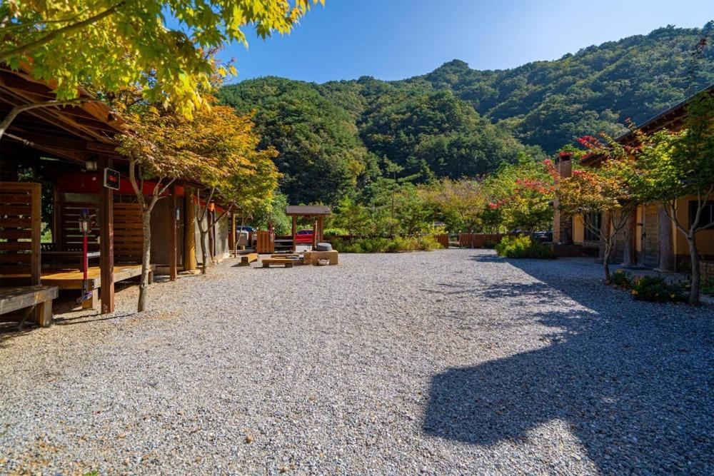 Hotel Kim Satgat Heukjib Yiyagi Yeongwol Exteriér fotografie